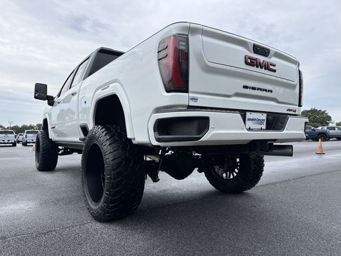 Used 2024 GMC Sierra 2500 AT4 w/ AT4 Premium Plus Package AWD/4WD image 8