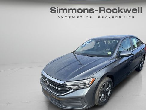Used 2024 Volkswagen Jetta SE FWD image 1