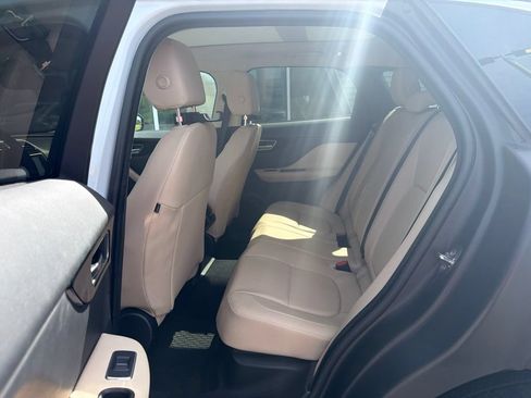 Used 2019 Jaguar F-PACE Premium AWD/4WD image 8
