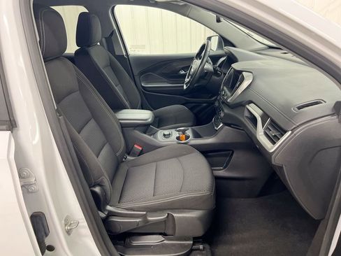 Used 2024 GMC Terrain SLE image 21