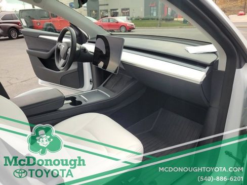 Used 2022 Tesla Model Y Performance image 23