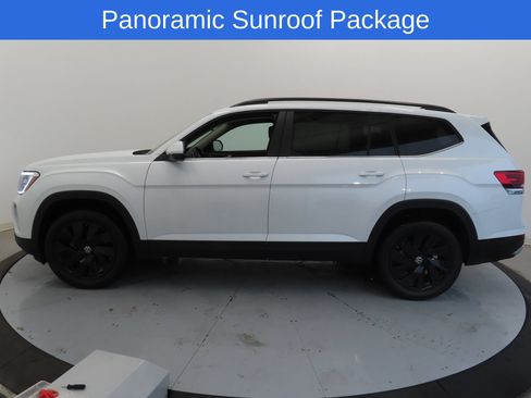 Certified 2026 Volkswagen Atlas SE FWD image 3