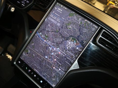 Used 2018 Tesla Model X 75D image 52