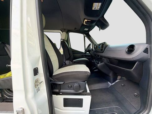 Used 2022 Mercedes-Benz Sprinter 2500 image 25