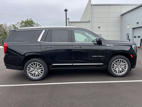 Used 2023 GMC Yukon Denali AWD/4WD image 6