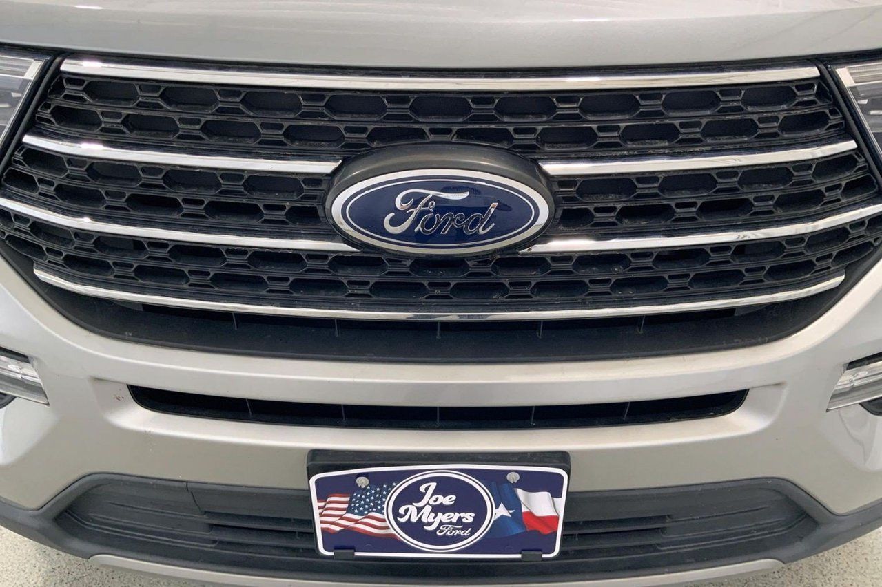 Used 2024 Ford Explorer XLT w/ Equipment Group 202A RWD image 27