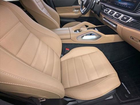 Used 2025 Mercedes-Benz GLS 580 4MATIC image 19