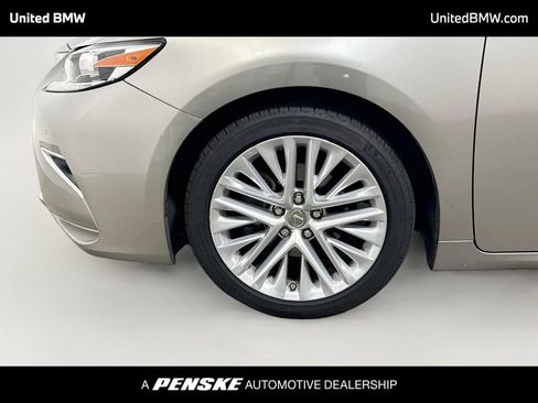 Used 2018 Lexus ES 350 w/ Ultra Luxury Package FWD image 2