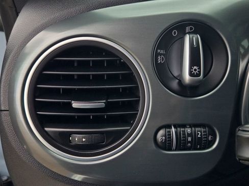 Used 2015 Volkswagen Beetle R-Line image 33