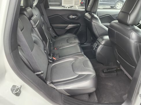 Used 2019 Jeep Cherokee Overland AWD/4WD image 19