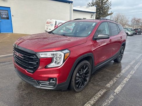 Used 2023 GMC Terrain SLT w/ Elevation Edition image 14