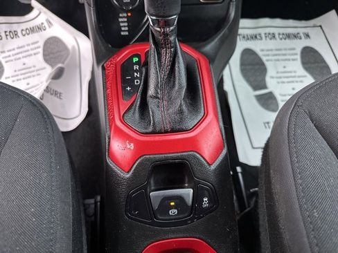 Used 2016 Jeep Renegade Trailhawk image 11