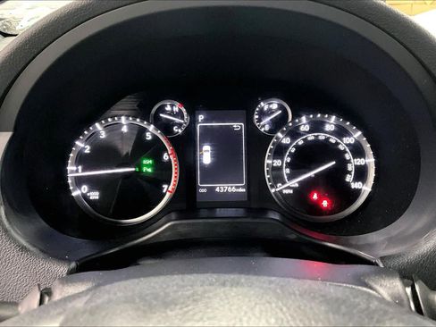 Used 2022 Lexus GX 460 Premium w/ Accessory Package AWD/4WD image 26