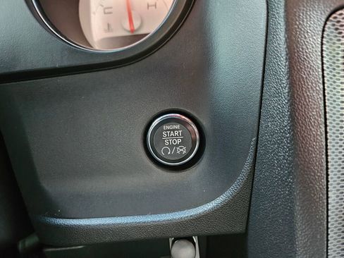 Used 2013 Dodge Challenger R/T image 22