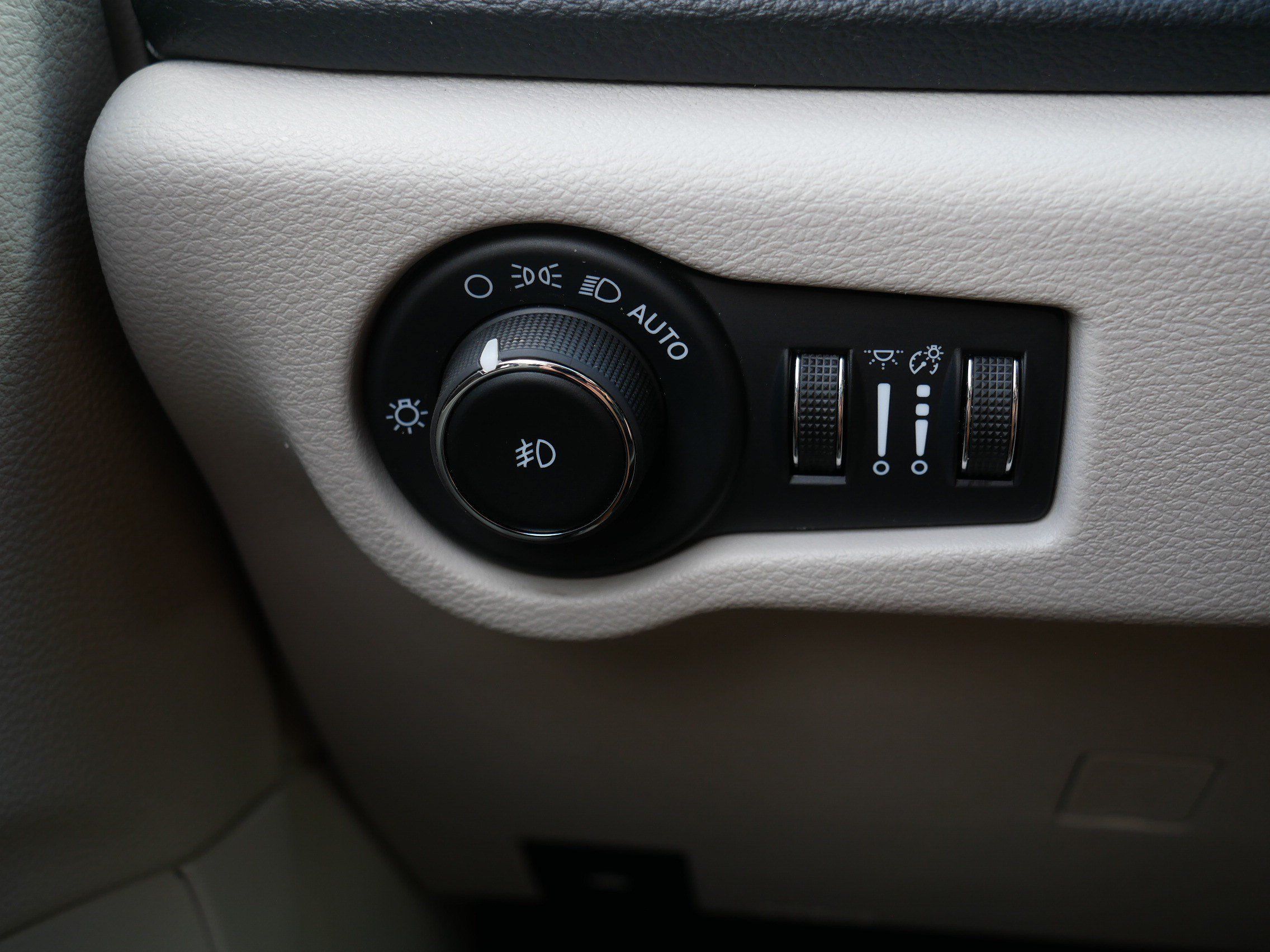 Used 2024 Chrysler Pacifica Limited FWD image 26