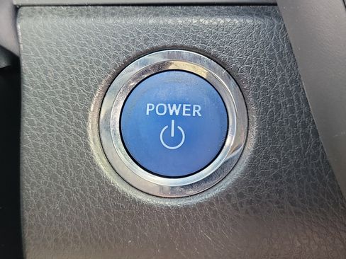 Used 2020 Toyota Camry XLE image 32