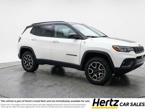 Used 2025 Jeep Compass Trailhawk AWD/4WD image 1