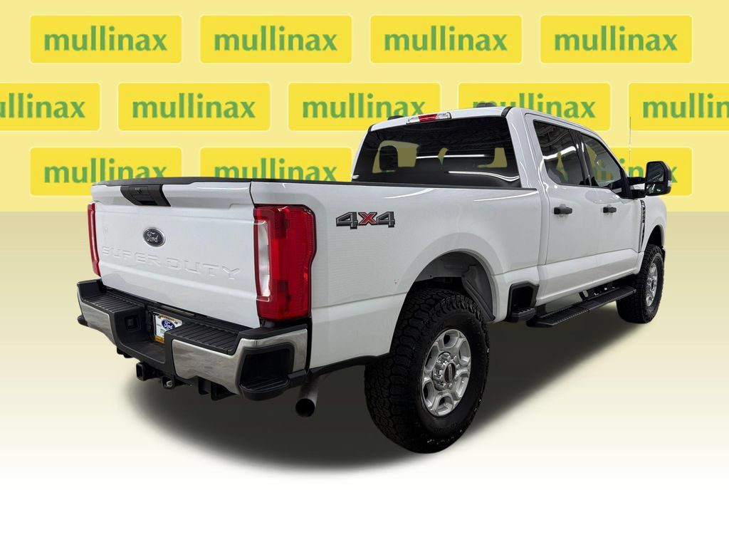 Used 2025 Ford F250 XLT AWD/4WD image 3