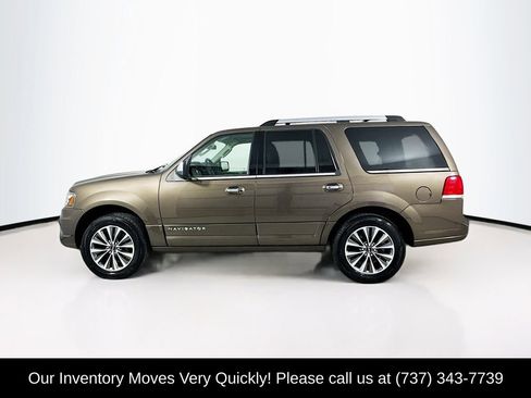 Used 2017 Lincoln Navigator Select RWD image 4