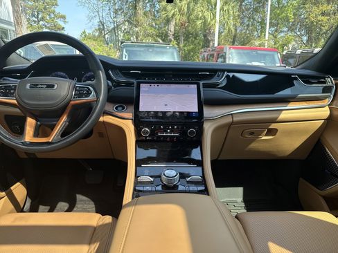 Used 2025 Jeep Grand Cherokee L Summit image 29