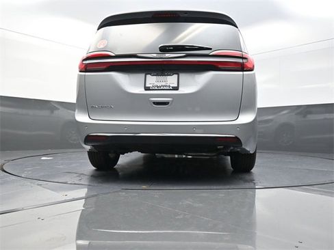 New 2026 Chrysler Pacifica Select image 22