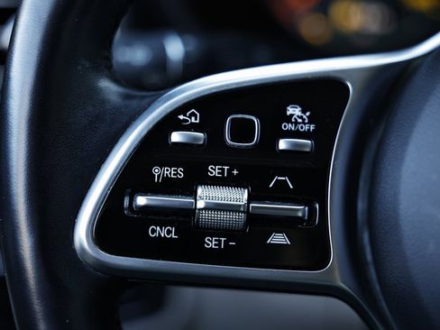 Used 2022 Mercedes-Benz GLC 300 4MATIC image 34