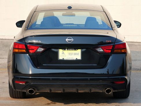 Used 2023 Nissan Altima 2.5 SR FWD image 42