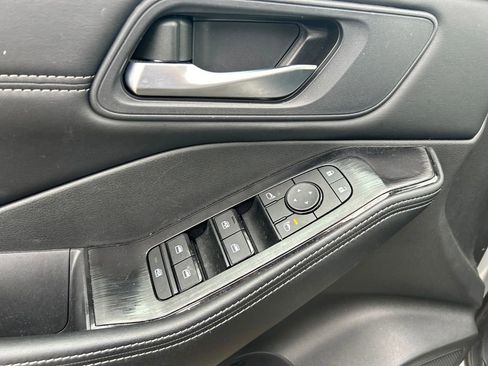 Used 2024 Nissan Rogue SV w/ SV Premium Package image 12