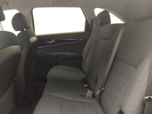 Used 2018 Kia Sorento AWD image 18