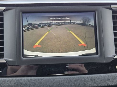 Used 2023 Chrysler Voyager LX image 13