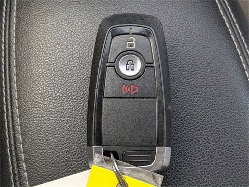 Used 2021 Ford Escape SE image 32