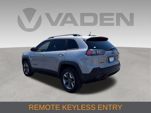 Used 2019 Jeep Cherokee Trailhawk AWD/4WD image 3