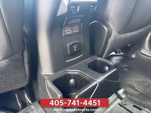 Used 2022 Jeep Wrangler Unlimited Sahara AWD/4WD image 17