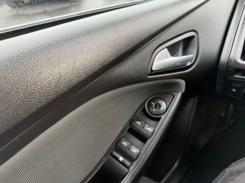 Used 2014 Ford Focus SE w/ SE Winter Package image 29