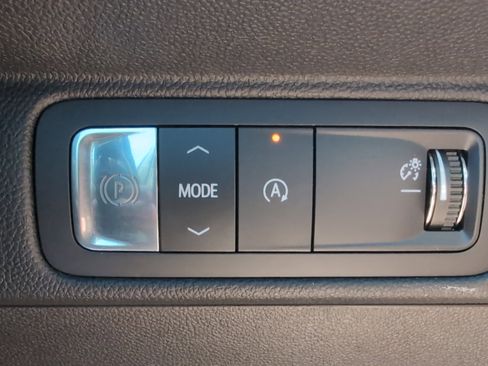 Used 2024 Chevrolet Traverse RS FWD image 36