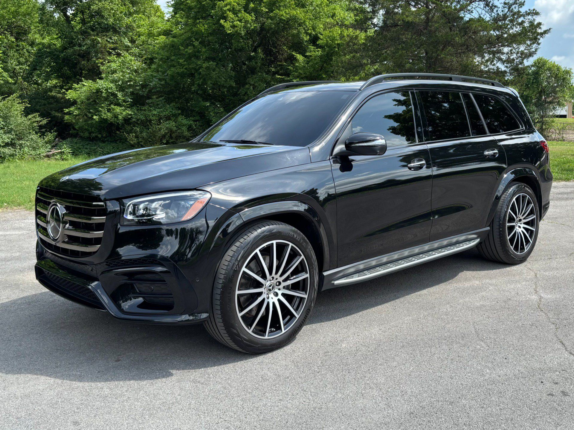 Used 2025 Mercedes-Benz GLS 450 4MATIC w/ AMG Line Exterior image 2