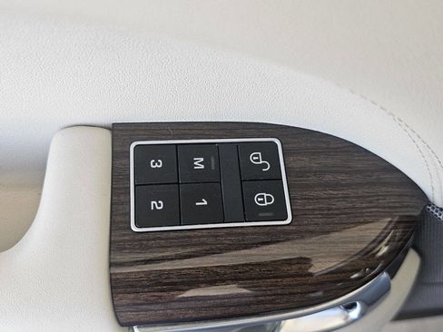 Used 2014 Land Rover Range Rover Sport HSE image 26