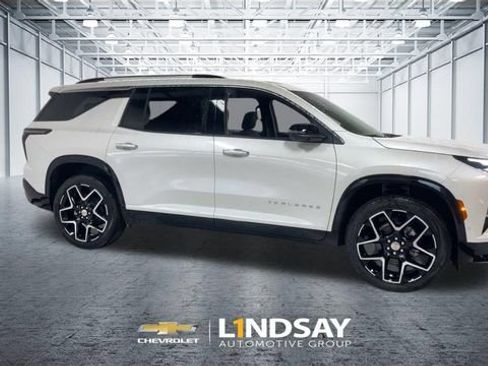 Certified 2025 Chevrolet Traverse High Country AWD/4WD image 3