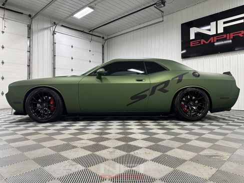 Used 2009 Dodge Challenger SRT8 w/ SRT Option Group II RWD image 11