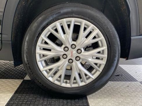 Used 2024 GMC Acadia Elevation image 10