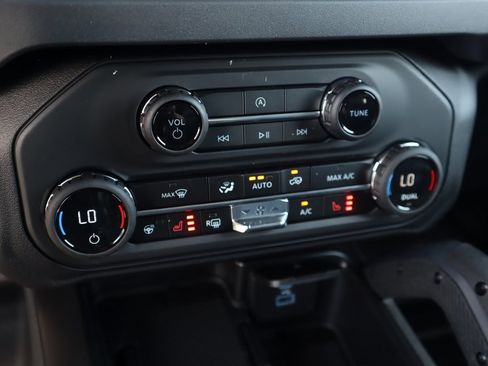 New 2025 Ford Bronco Badlands image 9