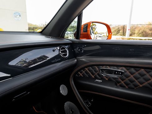 Used 2021 Bentley Bentayga image 33
