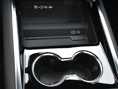 New 2026 Chevrolet Suburban Premier image 22