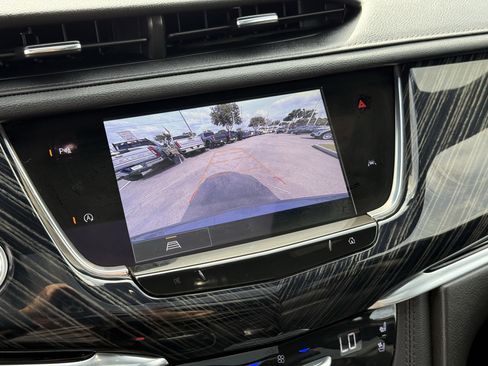 Used 2025 Cadillac XT6 Premium Luxury image 21