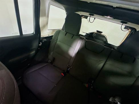 Used 2022 Jeep Wrangler Unlimited Sahara w/ Cold Weather Group image 12