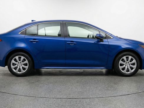 Used 2025 Toyota Corolla LE FWD image 11