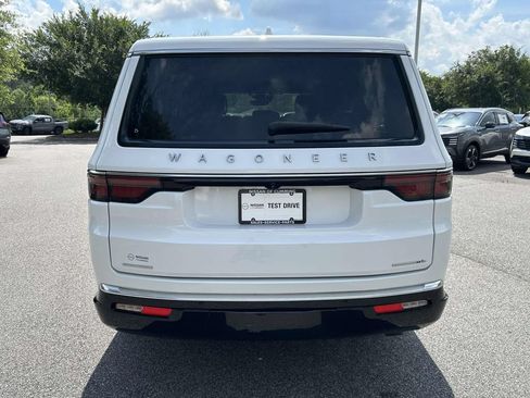 Used 2023 Jeep Wagoneer L Series II AWD/4WD image 4
