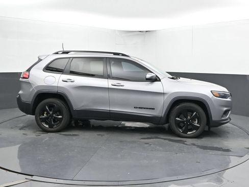 Used 2019 Jeep Cherokee Latitude Plus FWD image 4