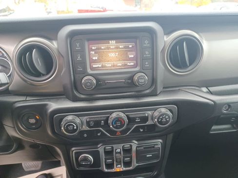 Used 2021 Jeep Gladiator Sport image 10