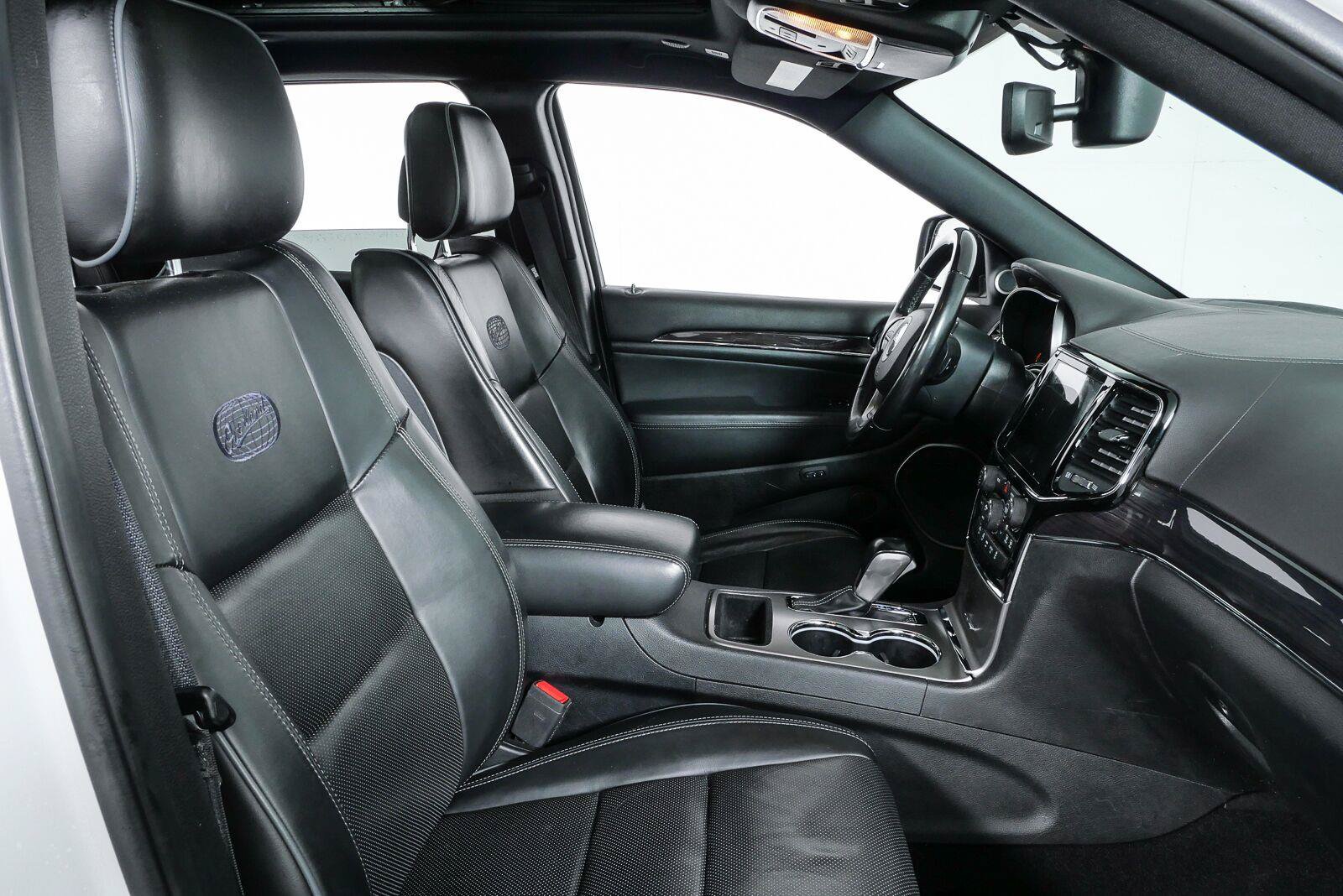 Used 2020 Jeep Grand Cherokee Overland RWD image 24